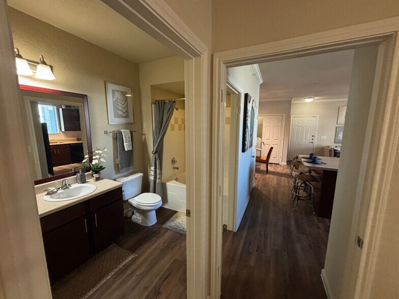 Building Photo - 1811 Medical Pkwy