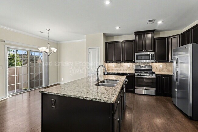 Building Photo - 11007 Discovery Dr NW