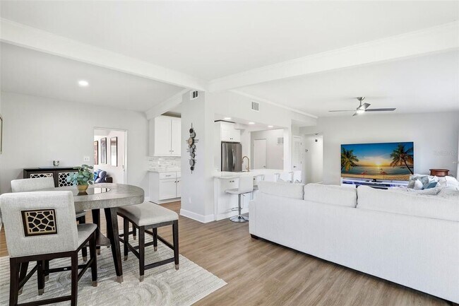 Building Photo - 2705 Gulfstream Rd