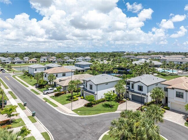 Building Photo - 4470 Gramercy Dr