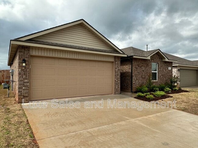 Building Photo - 10516 SW 41st Pl