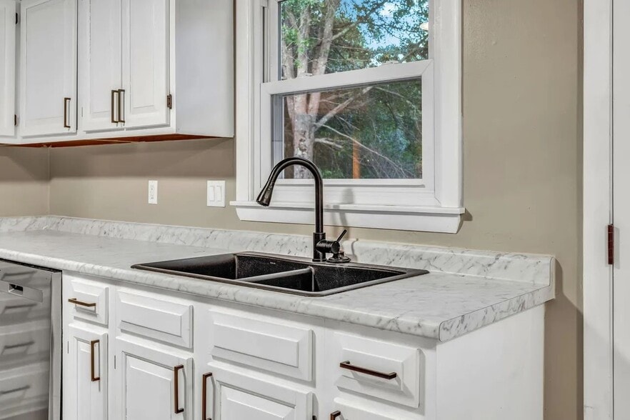 Kitchen - 375 Bridgton Rd