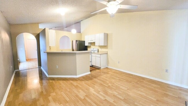 Building Photo - Welcome to this charming 3-bedroom, 2-bath...
