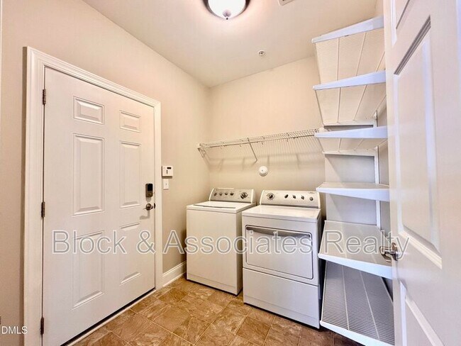 Building Photo - 10520 Sablewood Dr