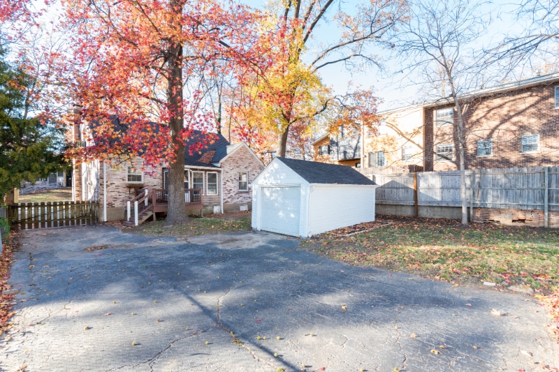 Building Photo - 554 S Clay Ave