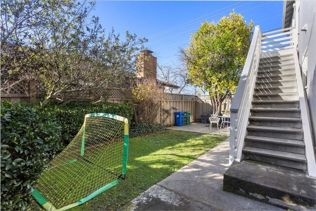 Building Photo - 1547 8th St