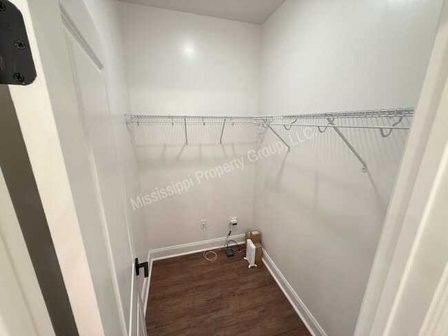 Building Photo - 3BR/3.5BA South Grove For Rent