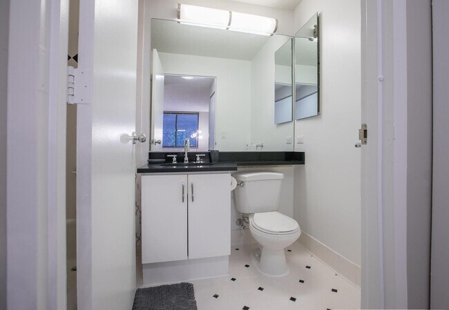 Building Photo - 58 W 91st St