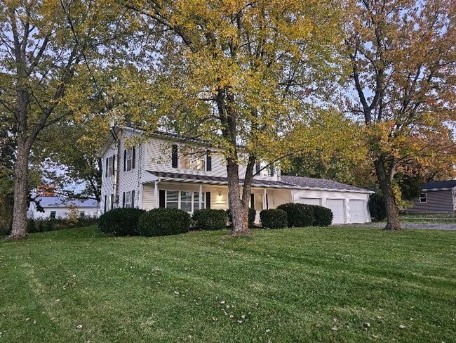 Building Photo - Spacious 3 Bedroom Single Family Home Bloomfield $2100