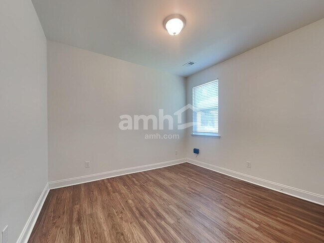 Building Photo - 320 Azore Way