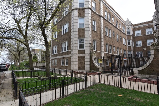 Primary Photo - 1161 W Lunt Ave