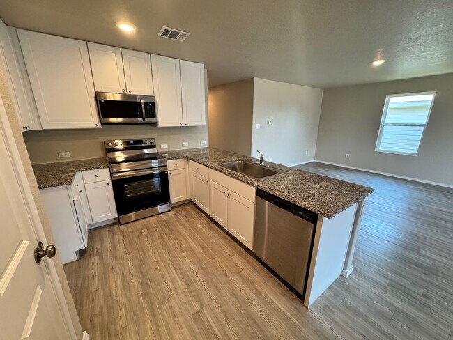 Building Photo - Move-In Ready Modern Home with Open Layout...
