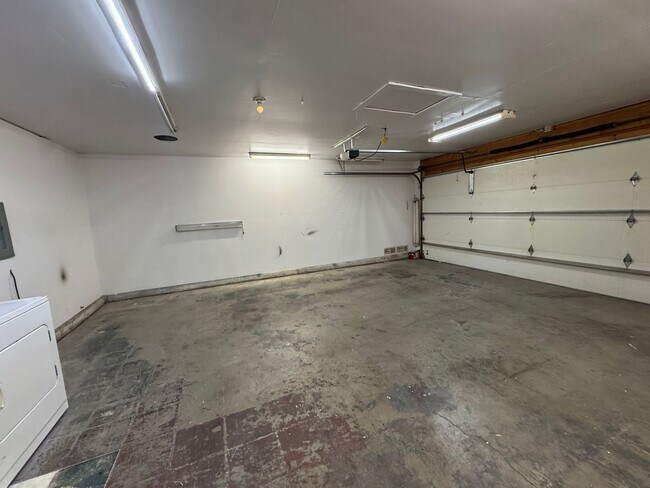 Building Photo - Bear Canyon Home