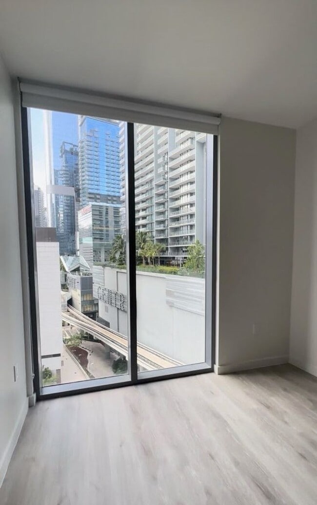 Building Photo - Modern studio in the heart of brickell