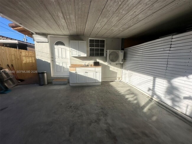 Building Photo - 666 W 17th St