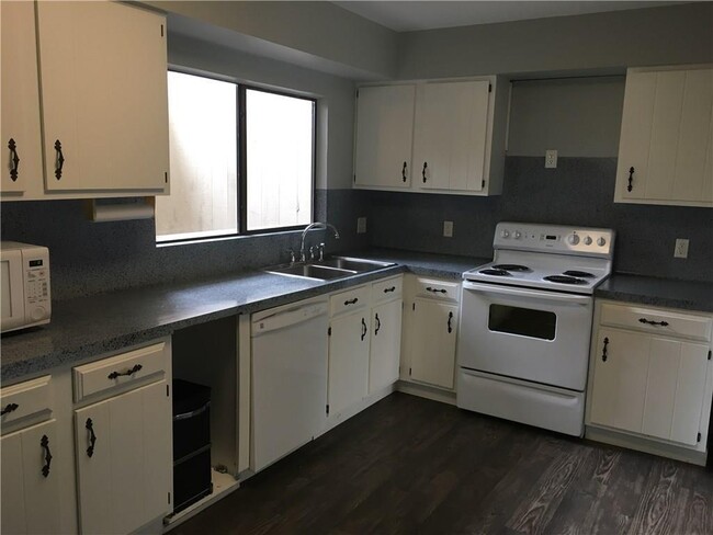Building Photo - 1703 Timberwood Dr