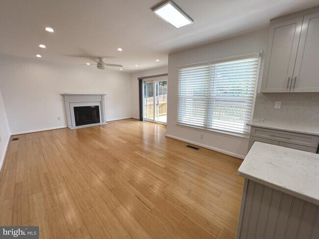 Building Photo - 8519 Wheatfield Way