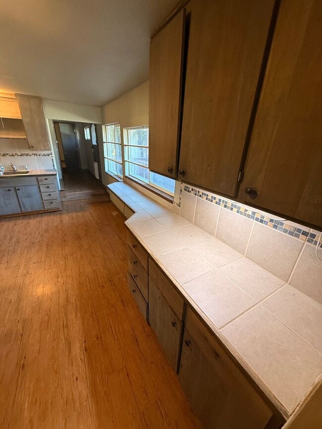 Building Photo - Pet Friendly 3 Bdrm 1 Bath 1.8 Miles to OI...