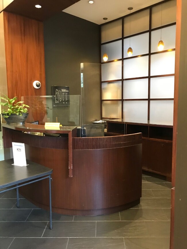 Front desk Reception - 250 President St