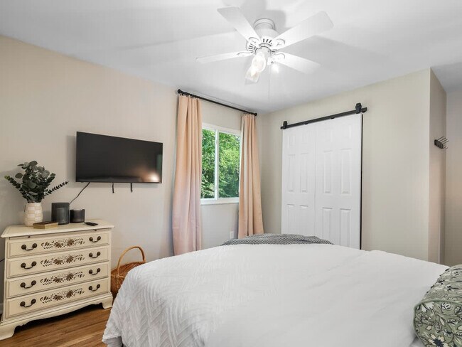 Building Photo - 670 Treeside Dr