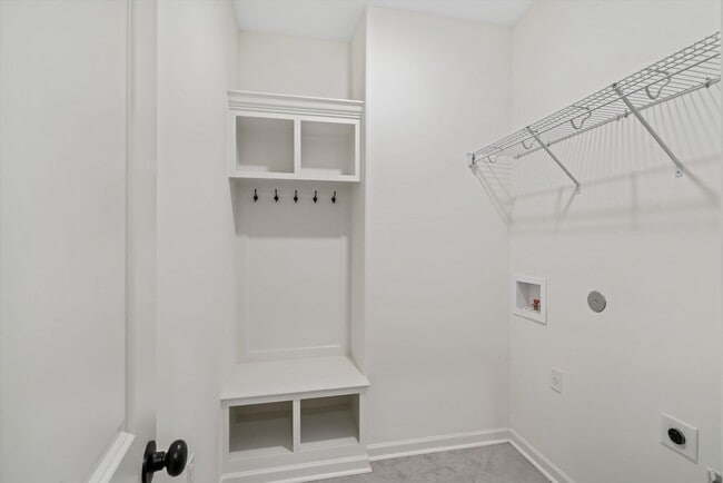 Building Photo - 300 Maple St