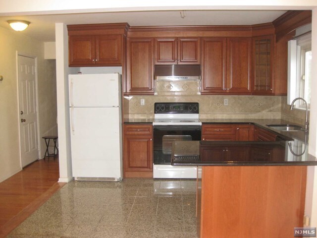 Building Photo - 184 Hillside Ave