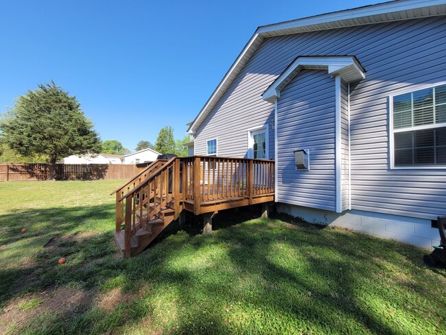 Building Photo - Beautiful & Spacious 4 bedroom, 2.5 bath h...