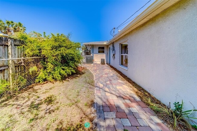 Building Photo - 11472 Park Blvd