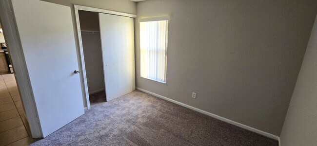 Building Photo - 136 Pine Island Cir