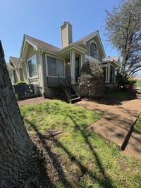 Building Photo - Cozy Condo in the Heart of Hendersonville