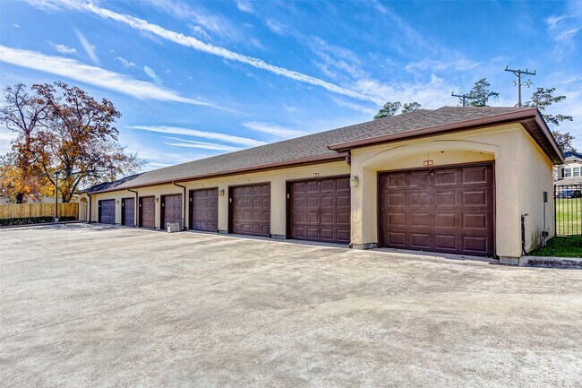 Building Photo - 17040 W Farm To Market 1097