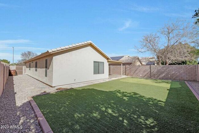 Building Photo - Stunning 3-bedroom, 2-bath home