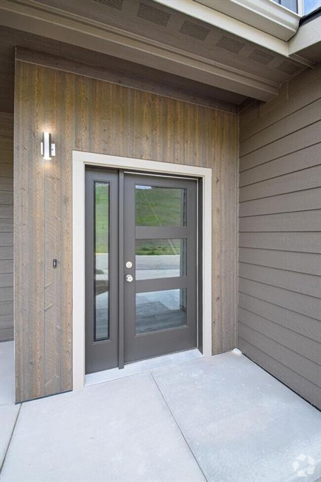 Building Photo - New South Hills Duplex Stunner!