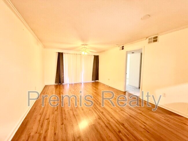 Building Photo - 2500 Winding Creek Blvd