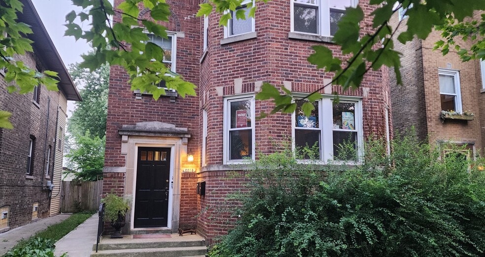 Front of duplex building with rental unit on second floor - 2018 Lake St