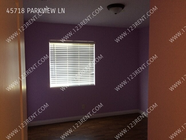 Building Photo - 45718 Parkview Ln