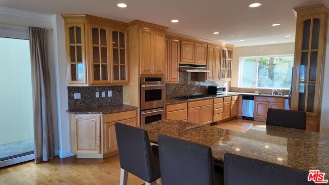 Building Photo - 8120 Billowvista Dr