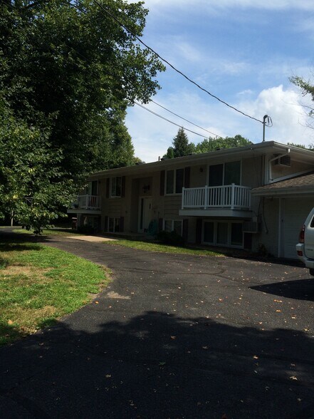 Building Photo - 1078 E Circle Dr