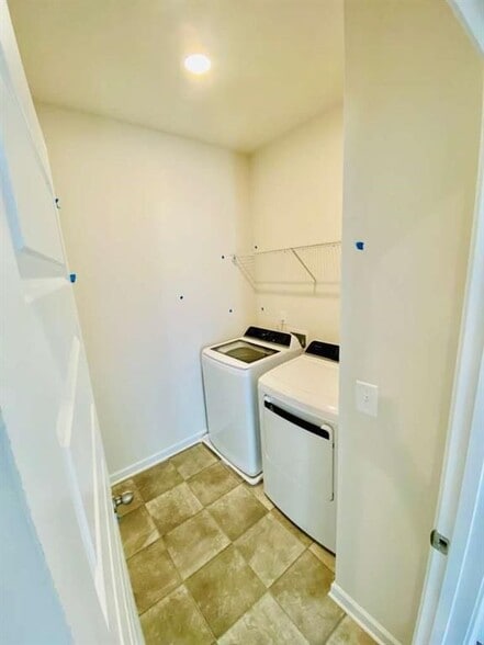 Building Photo - 804 Dundee Wy