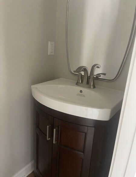 Building Photo - 205 N Trace Ln