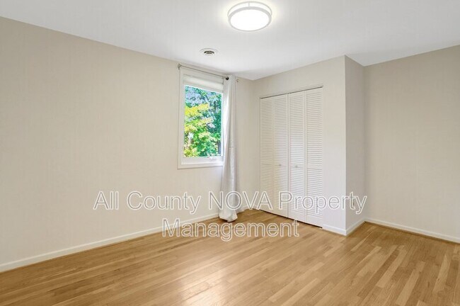Building Photo - 3353 Ardley Ct