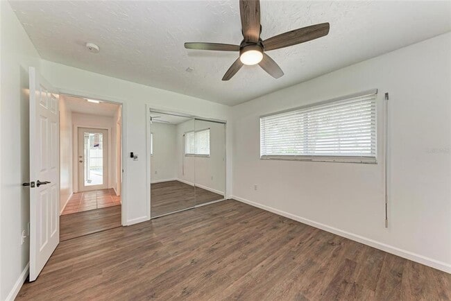 Building Photo - 451 N Shore Dr