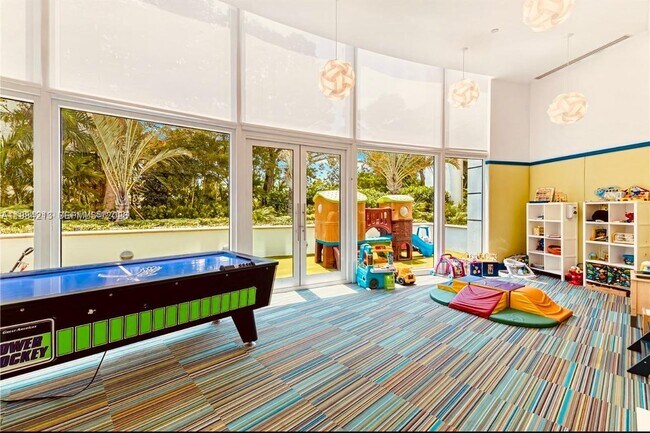 Building Photo - 2127 Brickell Ave