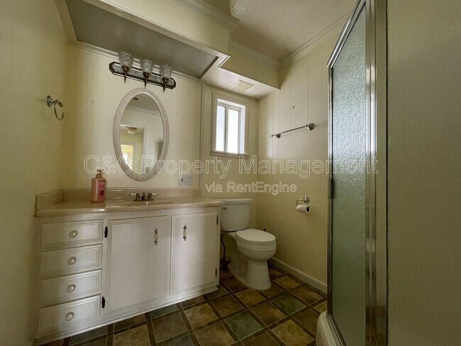 Building Photo - 21100 State St