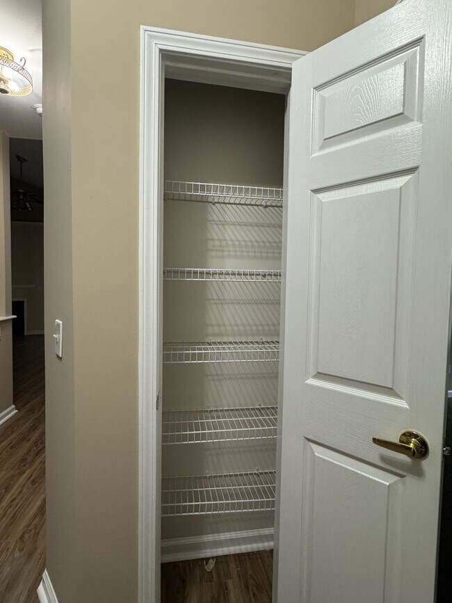 Building Photo - 9768 Leyland Dr