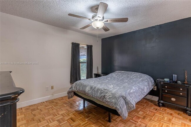 Building Photo - 6931 SW 154th Ct