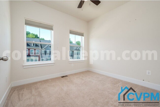 Building Photo - 2542 Buckthorn Dr