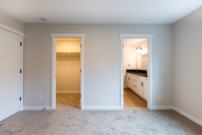 Building Photo - Newly Built 3 Bed, 2.5 Bath Cottage Homes with Free Wifi Internet