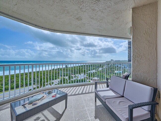 Building Photo - 5051 N Hwy A1A