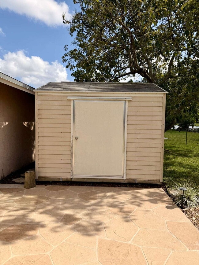 Building Photo - 147 Sunflower Cir